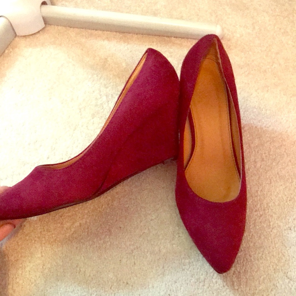 Burgundy wedges